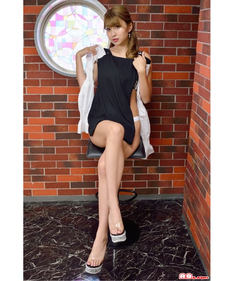 松島愛さん／私服2＋ビキニ水着 【大】サイズ