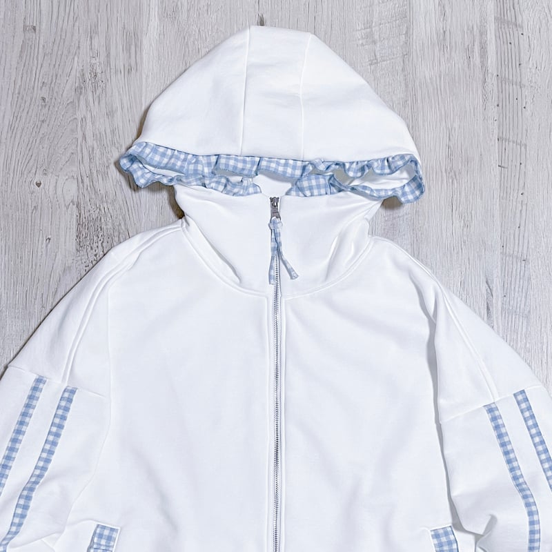 ミニフリルハイネックパーカー<white × light blue> | satoi