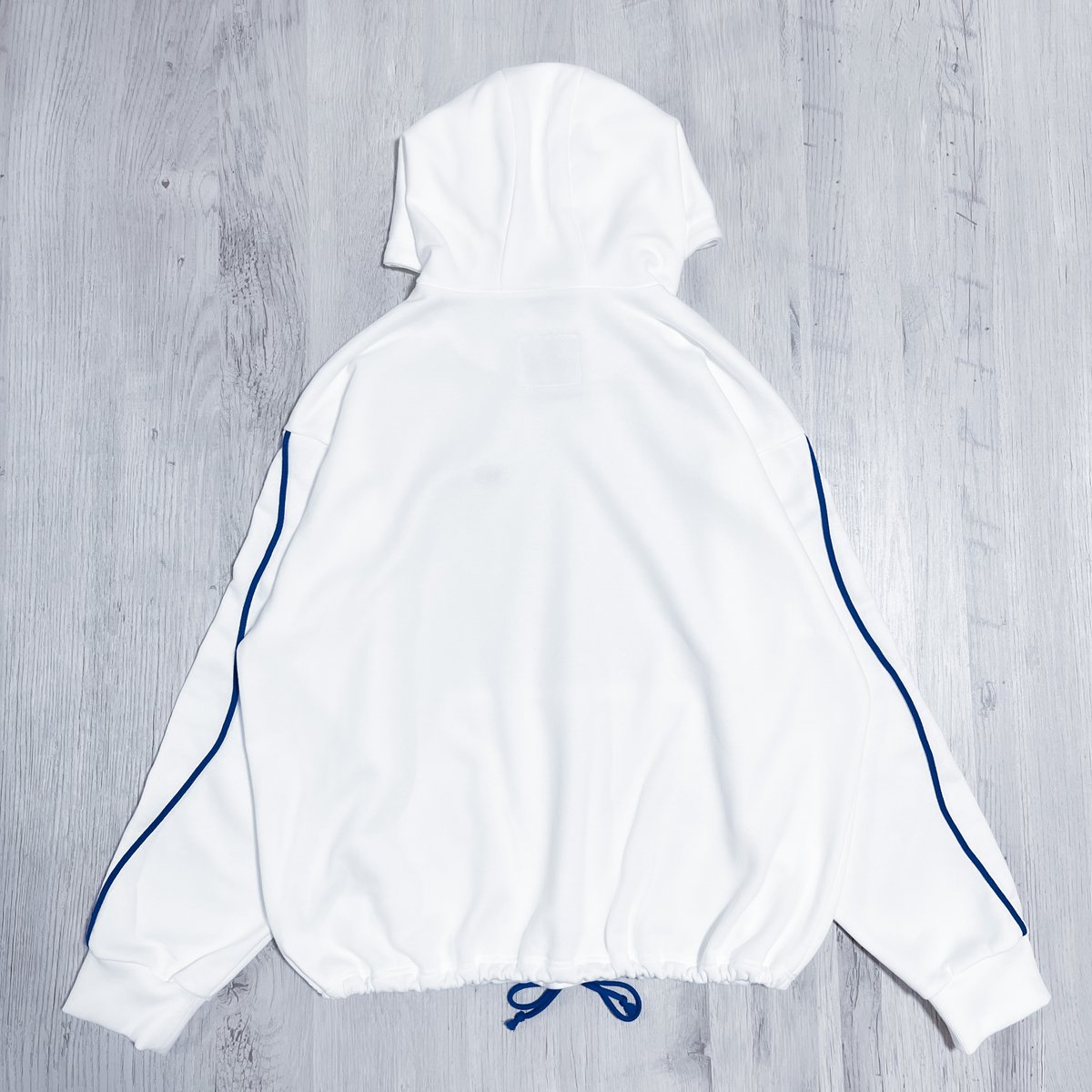 ループプルオーバーパーカー<white × orange × blue> | satoi