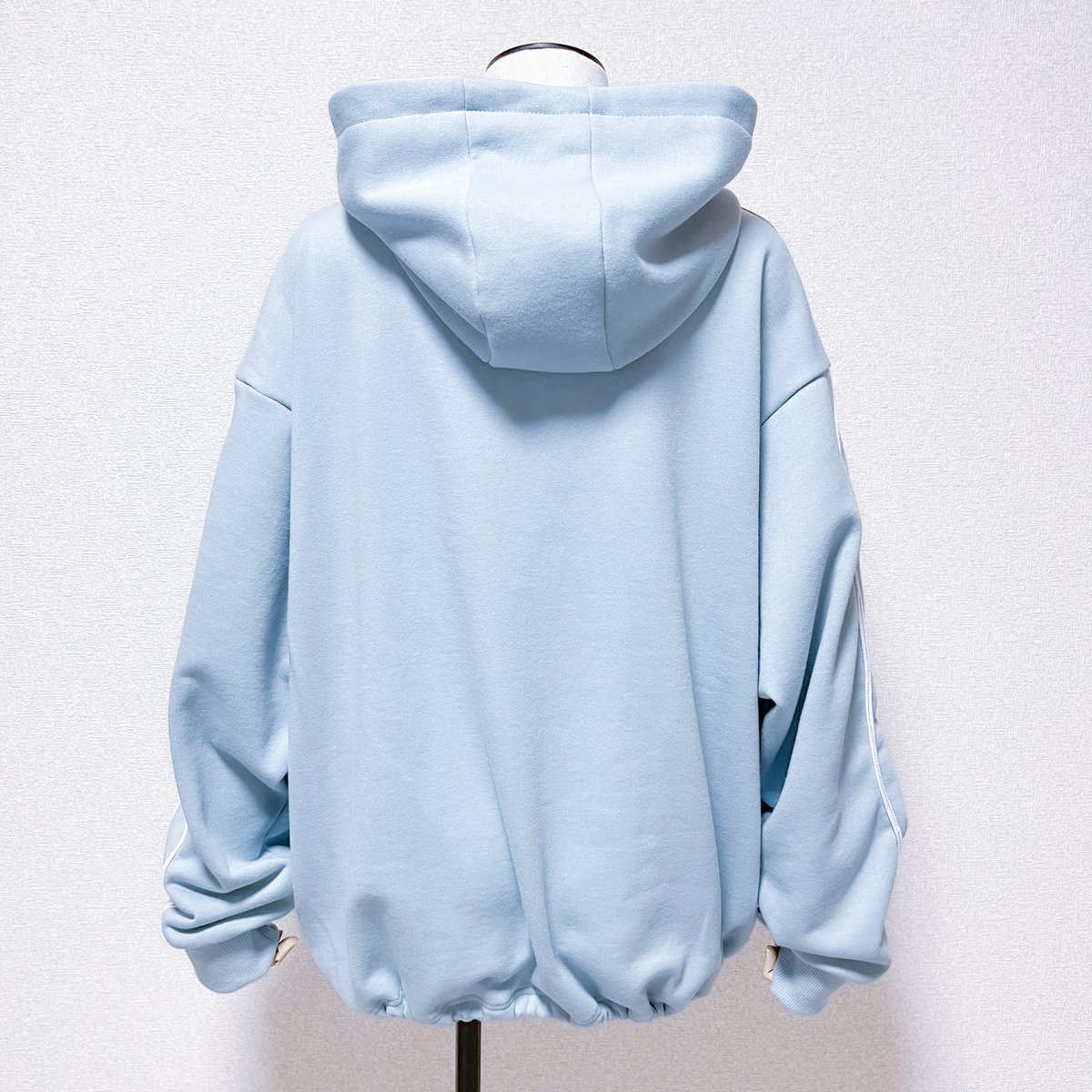 ループプルオーバーパーカー<light blue × blue × white> | satoi