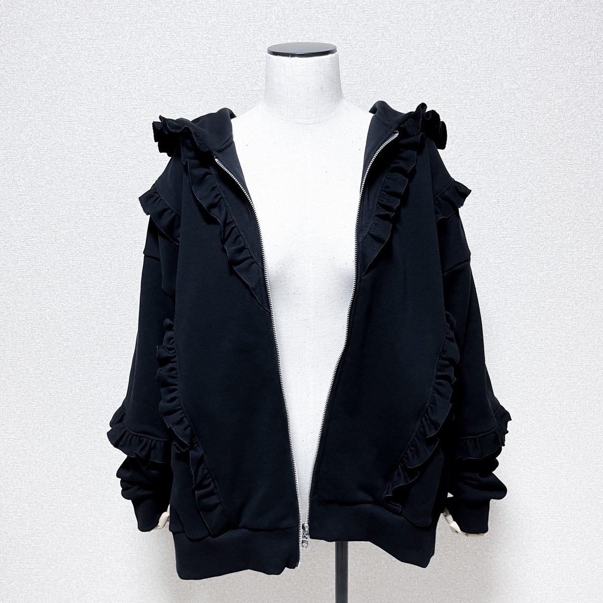 satoi　サトイ　日本製　フリル　ジップアップ　フーディ　パーカー フリルジップアップパーカー<black> | satoi