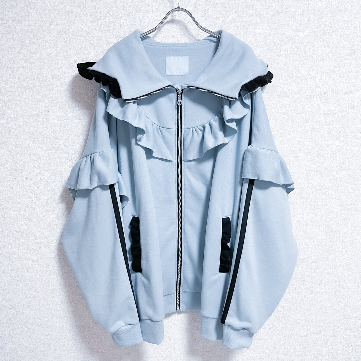 satoi フリルハイネックパーカー フリルハイネックパーカー<light blue × black> | satoi