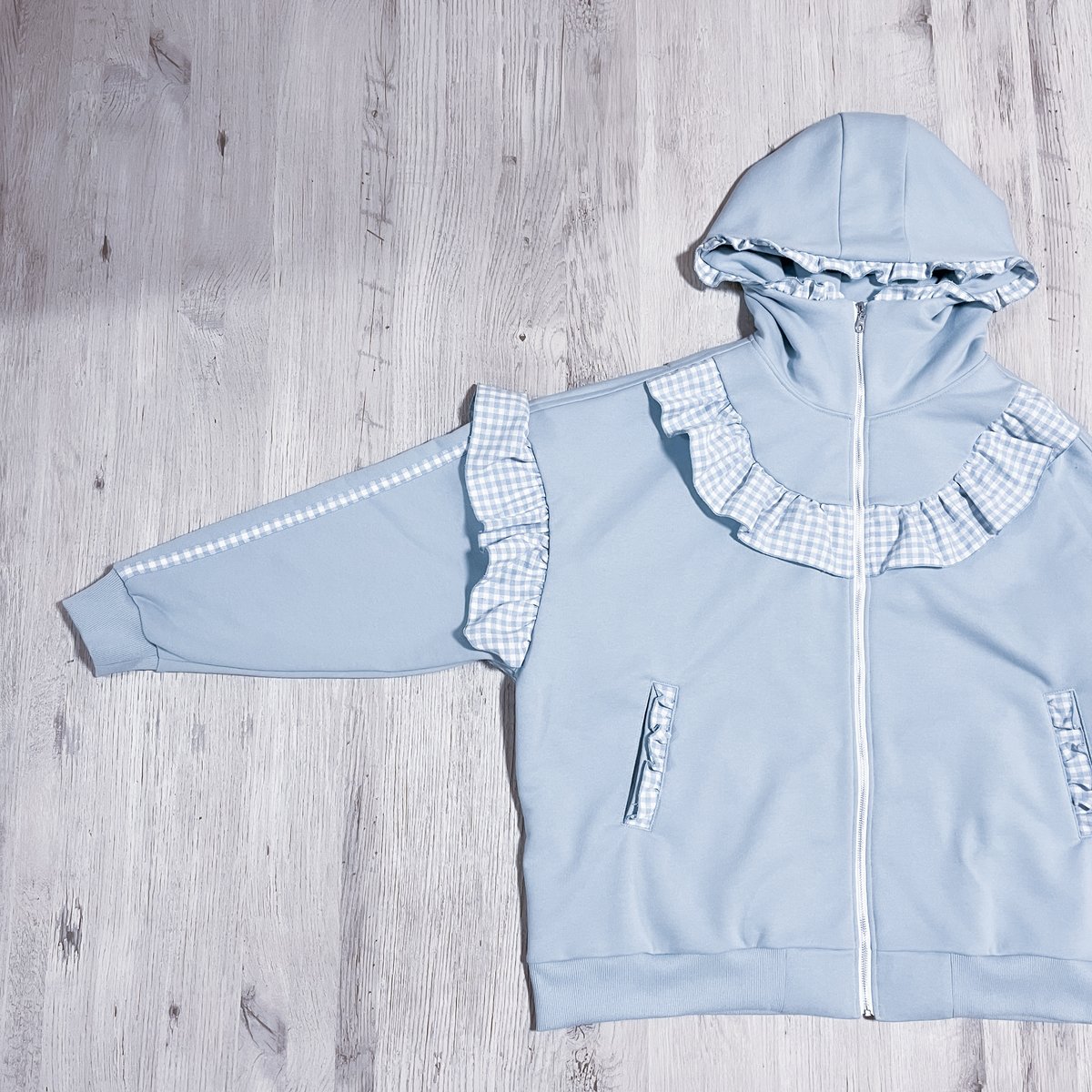 satoi フリルハイネックパーカー gray blue satoi フリルハイネックパーカー gray blue satoi フリル