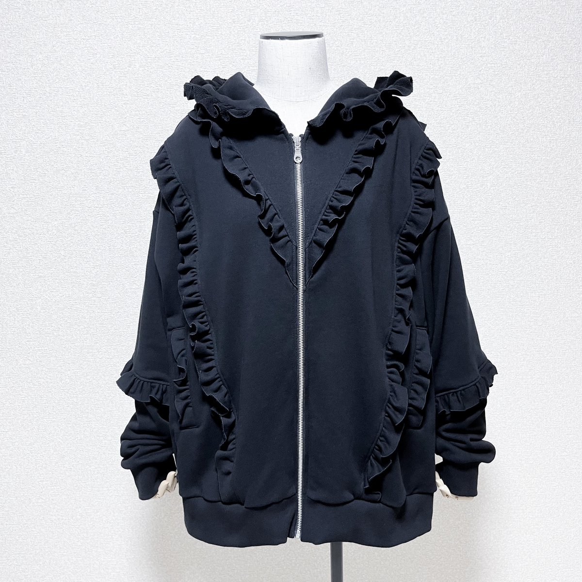 フリルジップアップパーカー<black> | satoi