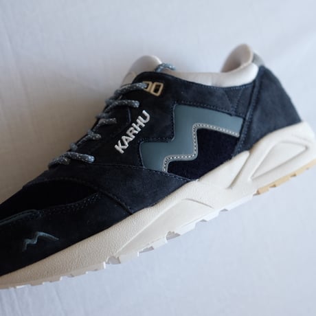 KARHU Aria 95 India Ink/Stormy Weather