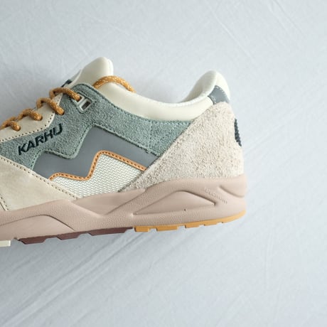 KARHU Aria 95 Turtledove/Iceberg Green