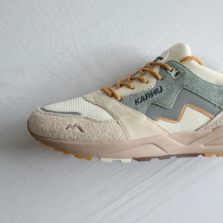 KARHU Aria 95 Turtledove/Iceberg Green