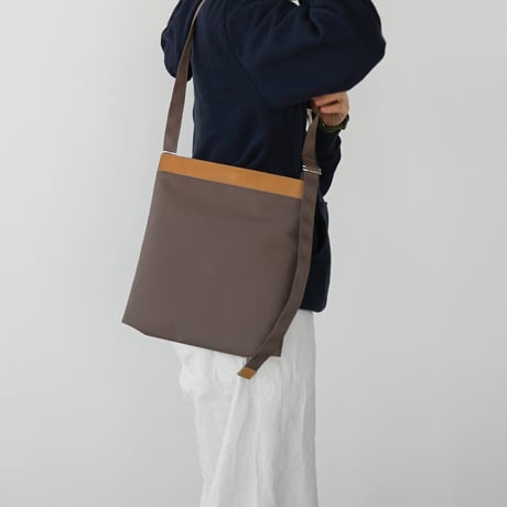 SHOULDER BAG [D.BEIGE × COFFEE DYED]