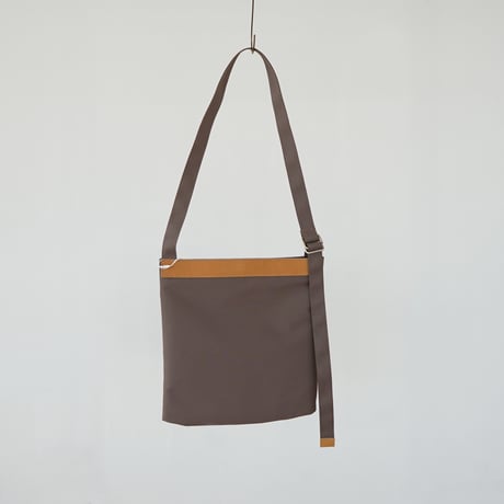 SHOULDER BAG [D.BEIGE × COFFEE DYED]
