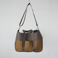 TOTE WITH LID [D.BEIGE]