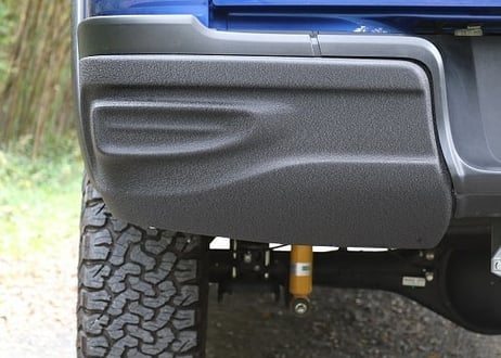 トヨタハイラックス（GUN125)　リアバンパーサイドカバー