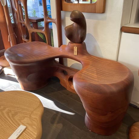 ベンチ