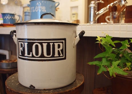 FLOUR缶（enamel）