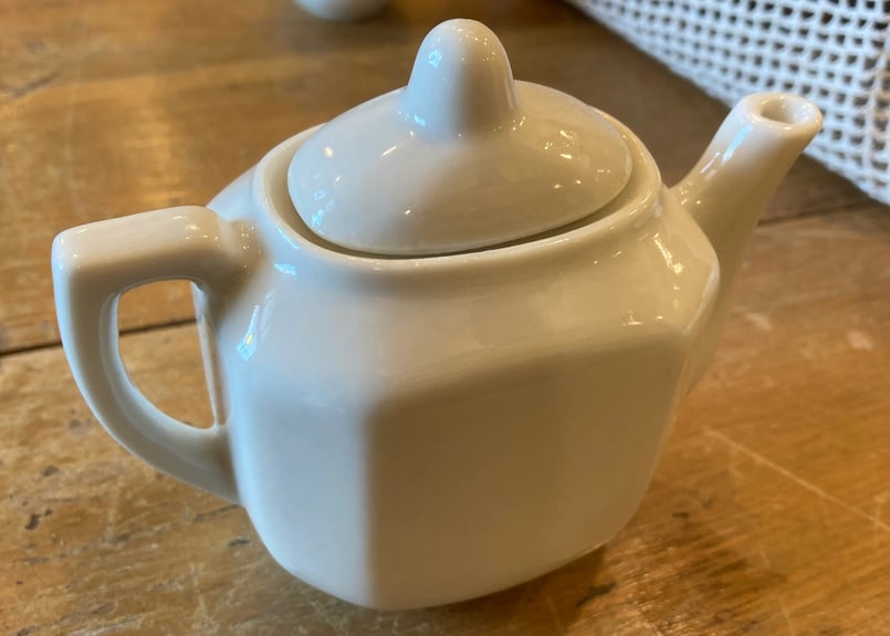 ミニチュア　骨董品　陶器　食器　デパート　レア　貴重　レトロ　リーメント　箸置き Amazon.co.jp: レトロたぬき 狸 タヌキ ミニチュア置物 箸置き