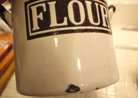 FLOUR缶（enamel）