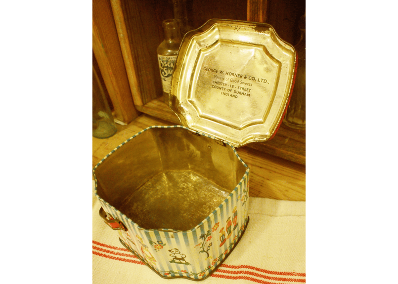 Vtg CANCO TIN w 5 Different 19th Century Global Kitchen