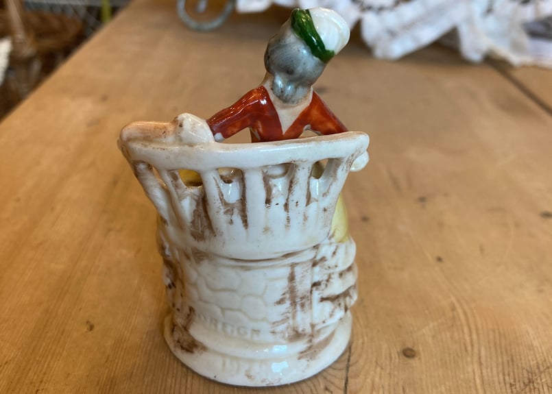 椅子に座る貴婦人 陶器製 | アンティーク雑貨店 Antique cise