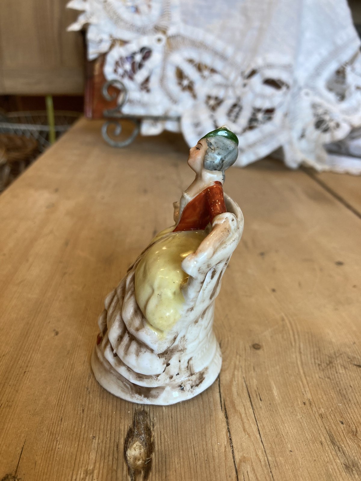 椅子に座る貴婦人 陶器製 | アンティーク雑貨店 Antique cise