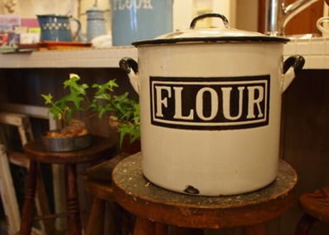 FLOUR缶（enamel）