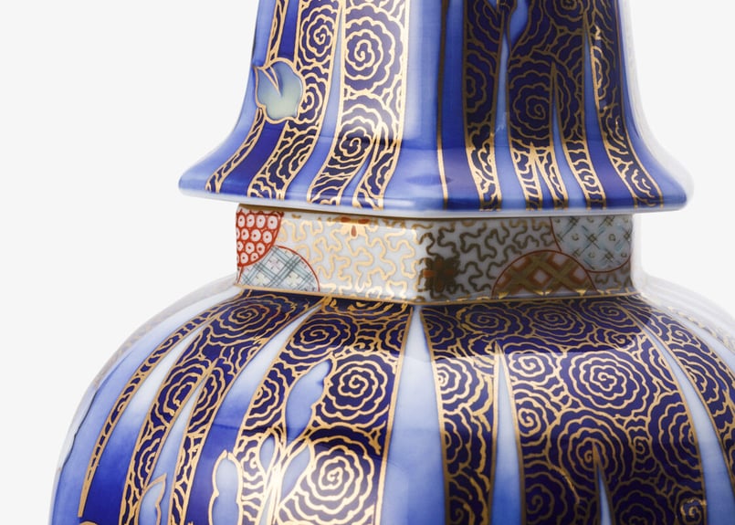 染錦金彩あやめ 冠付六角7寸壺（アウトレット品） | WEB有田陶器市