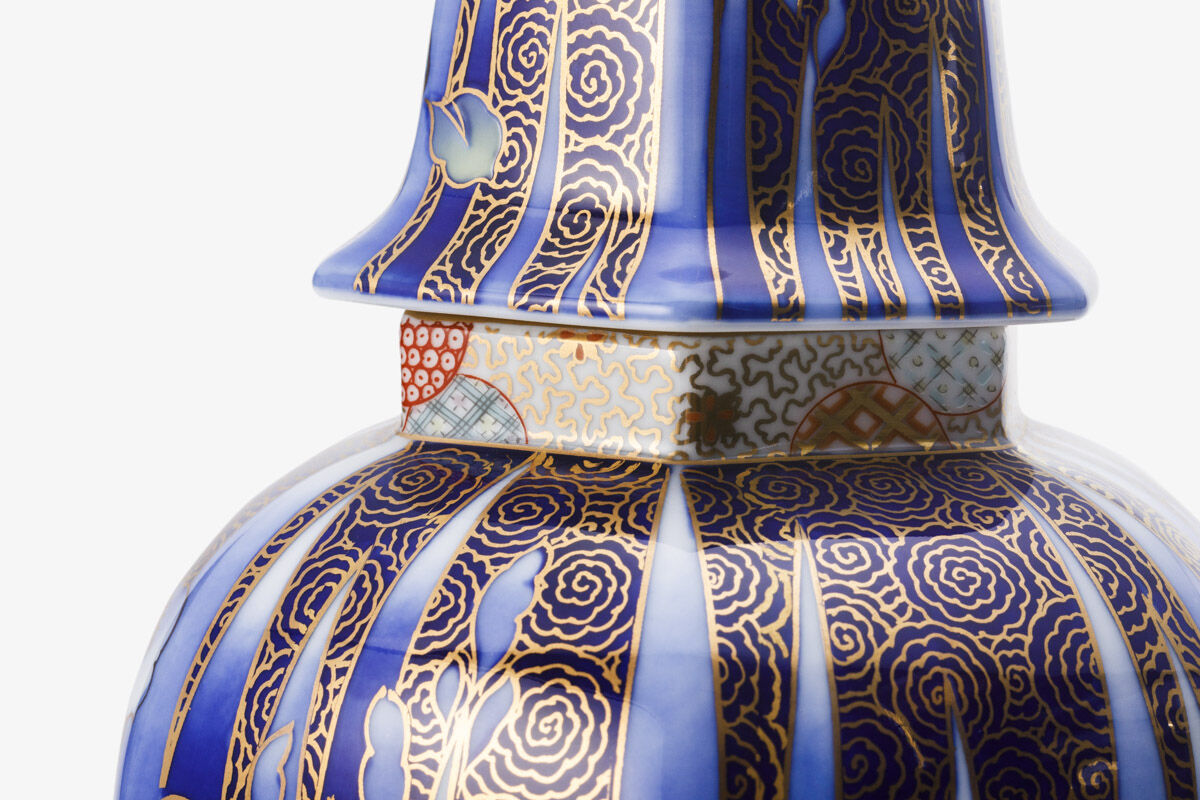 染錦金彩あやめ 冠付六角7寸壺（アウトレット品） | WEB有田陶器市