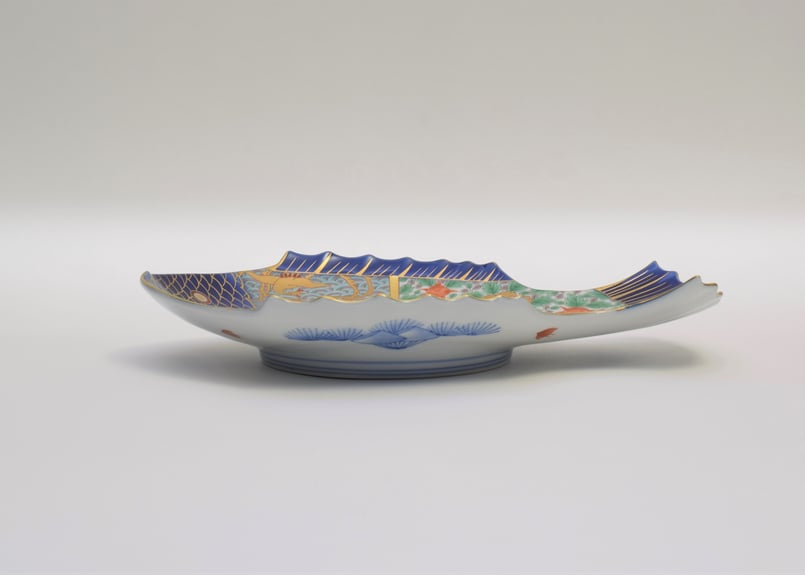 未使用　深川製磁 古伊万里鳳凰割地紋 魚型皿 ☆ 美品　正規品 古伊万里鳳凰割地紋 魚型皿（アウトレット品） | WEB有田陶器市