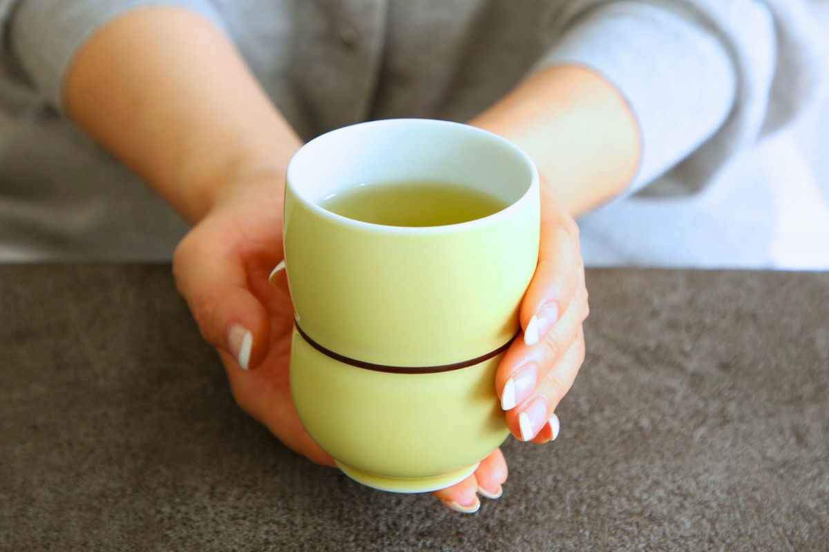 黄釉 杵型湯呑（アウトレット品） | WEB有田陶器市 ｜ 深川製磁 おうち