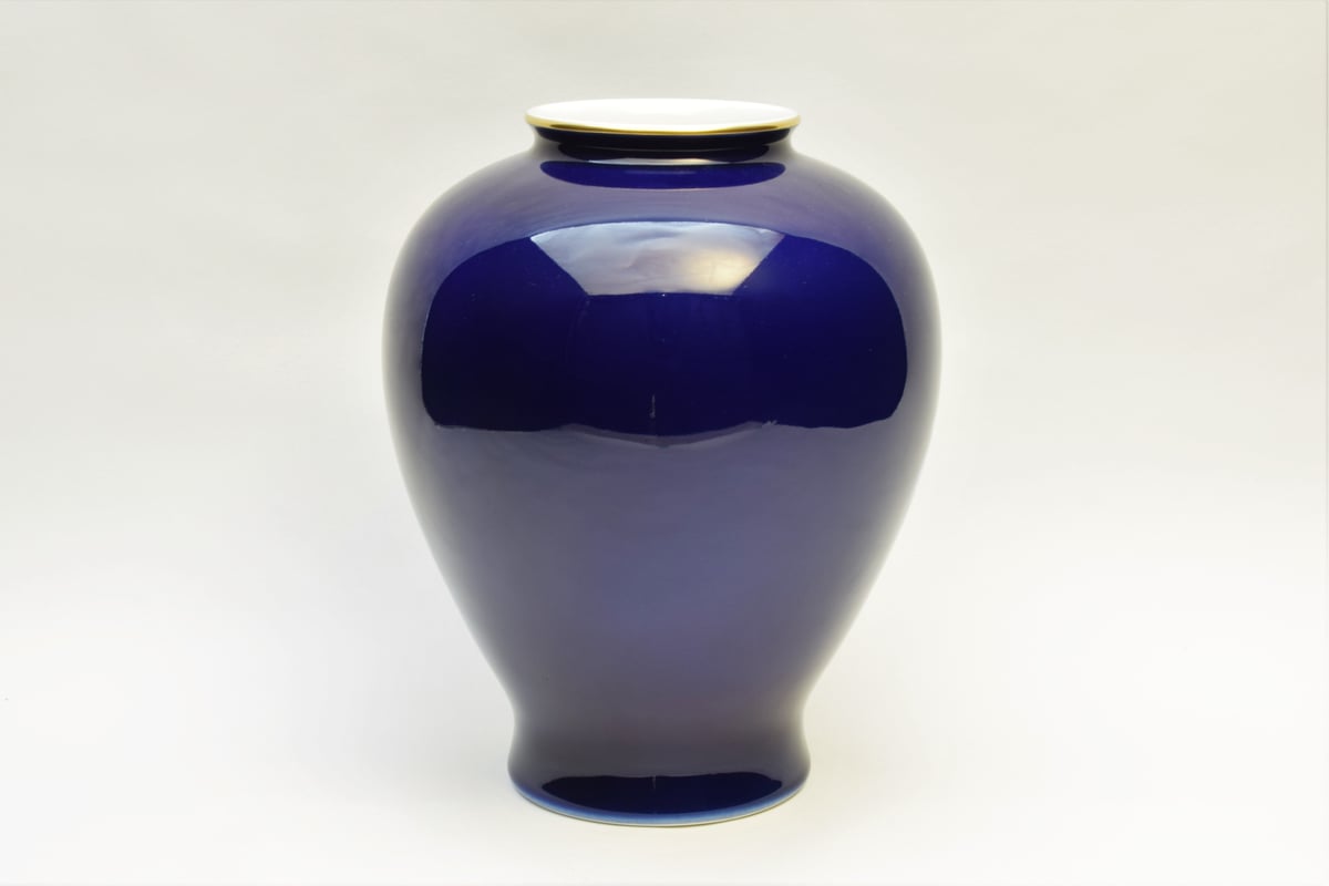 【新品価格44,000円】深川製磁 瑠璃牡丹 ルリ牡丹 Ｆ型９号 花生 有田焼 深川製磁 【有田焼】ルリ牡丹 細長14号花生 A150-48 - 佐賀県有田町