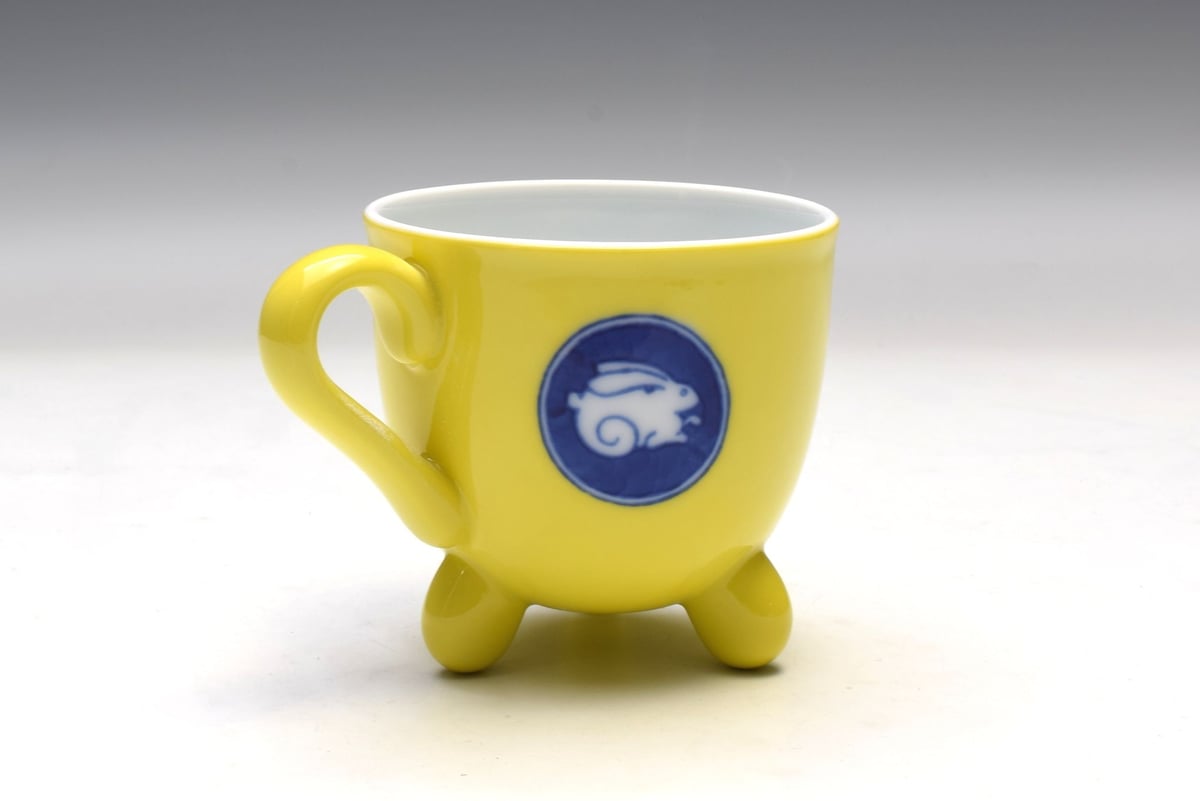 黄地うさぎ 三ツ足マグカップ（アウトレット品） | WEB有田陶器市