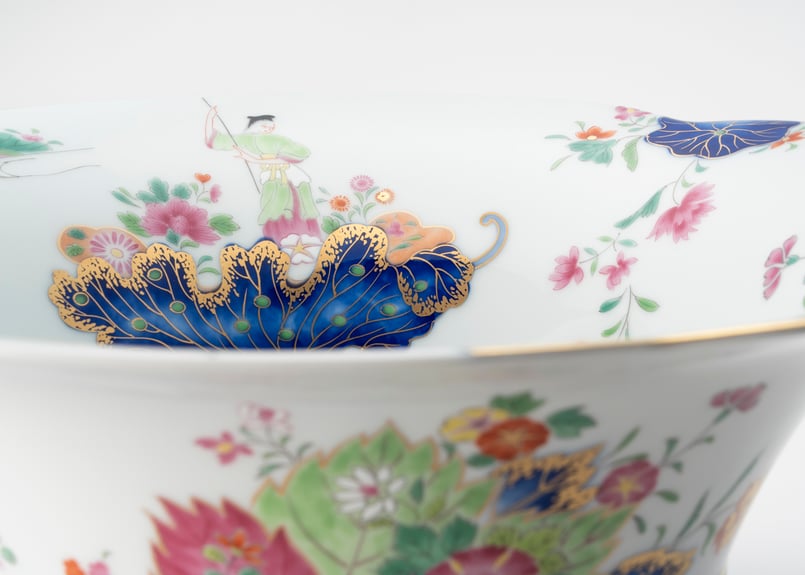 染錦絢爛草花絵 花型大鉢（アウトレット） | WEB有田陶器市 ｜ 深川製