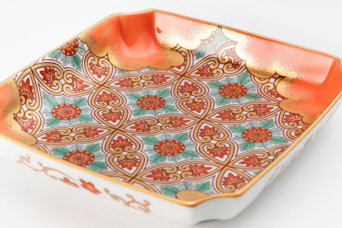 金襴手更紗珊瑚色 飾皿（アウトレット品） | WEB有田陶器市 ｜ 深川製