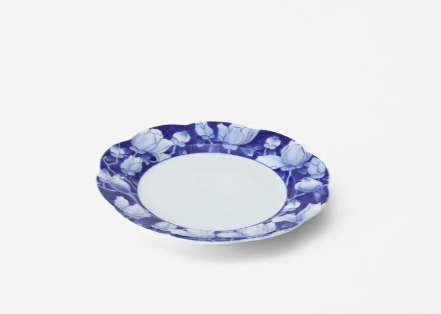 深川製 染付 木蓮 ケーキ皿 直径 約20cm 宮内庁御用達 染錦絢爛草花絵 ケーキ皿 | 深川製磁/フカガワセイジ | 三越伊勢丹