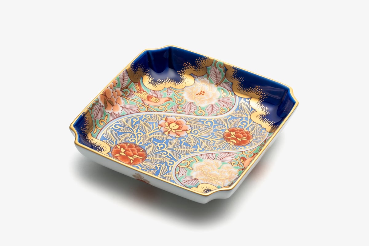 有田焼 豪華 瑠璃地 牡丹唐草文様 大皿 32cm 飾皿 尺皿 伝統工芸 金襴手牡丹唐草瑠璃色 飾皿（アウトレット品） | WEB有田陶器市