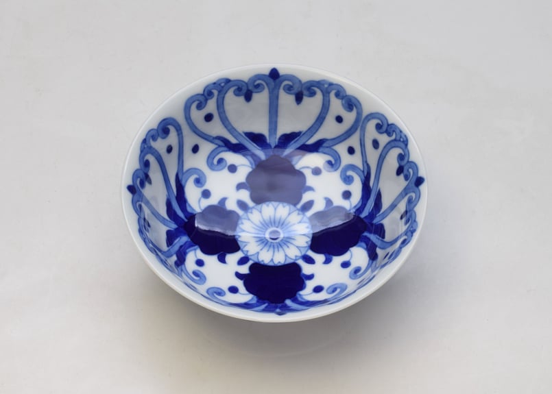 染付菊唐草 反3.8飯碗（アウトレット品） | WEB有田陶器市 ｜ 深川製磁