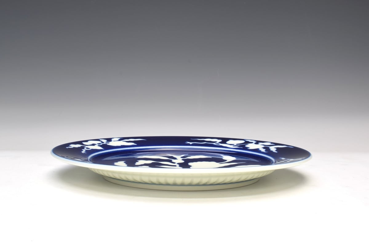 草花折枝白抜紋 26cmミート皿(アウトレット品) | WEB有田 草花折枝白抜紋 26cmミート皿(アウトレット品) | WEB有田