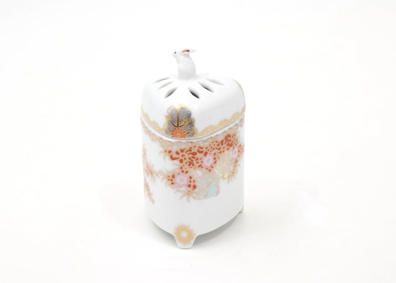 2005 有田焼 清兵衛 三足 獅子　白磁香炉　未使用 2005 有田焼 清兵衛 三足 獅子 白磁香炉 未使用 2005 有田焼 清兵衛 三