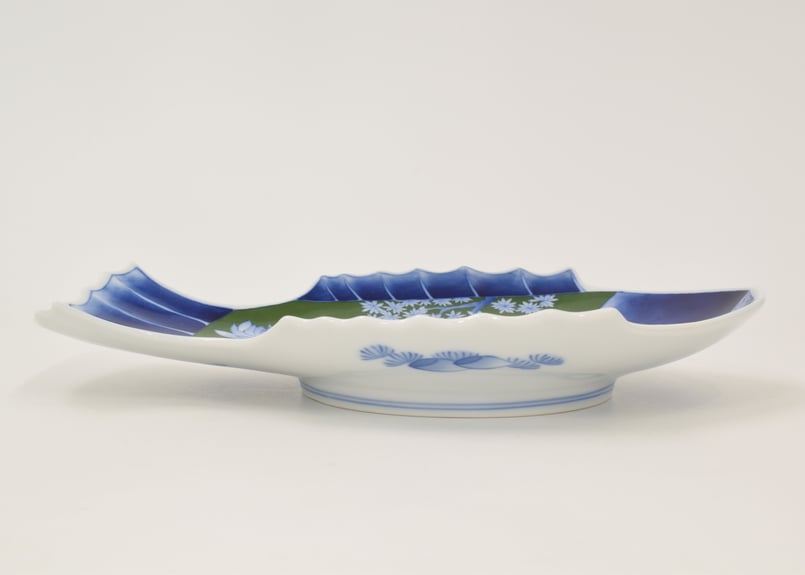 深川製磁　染付菊絵　魚型皿 染付菊絵 魚型皿 | 有田焼 深川製磁｜公式オンラインストア