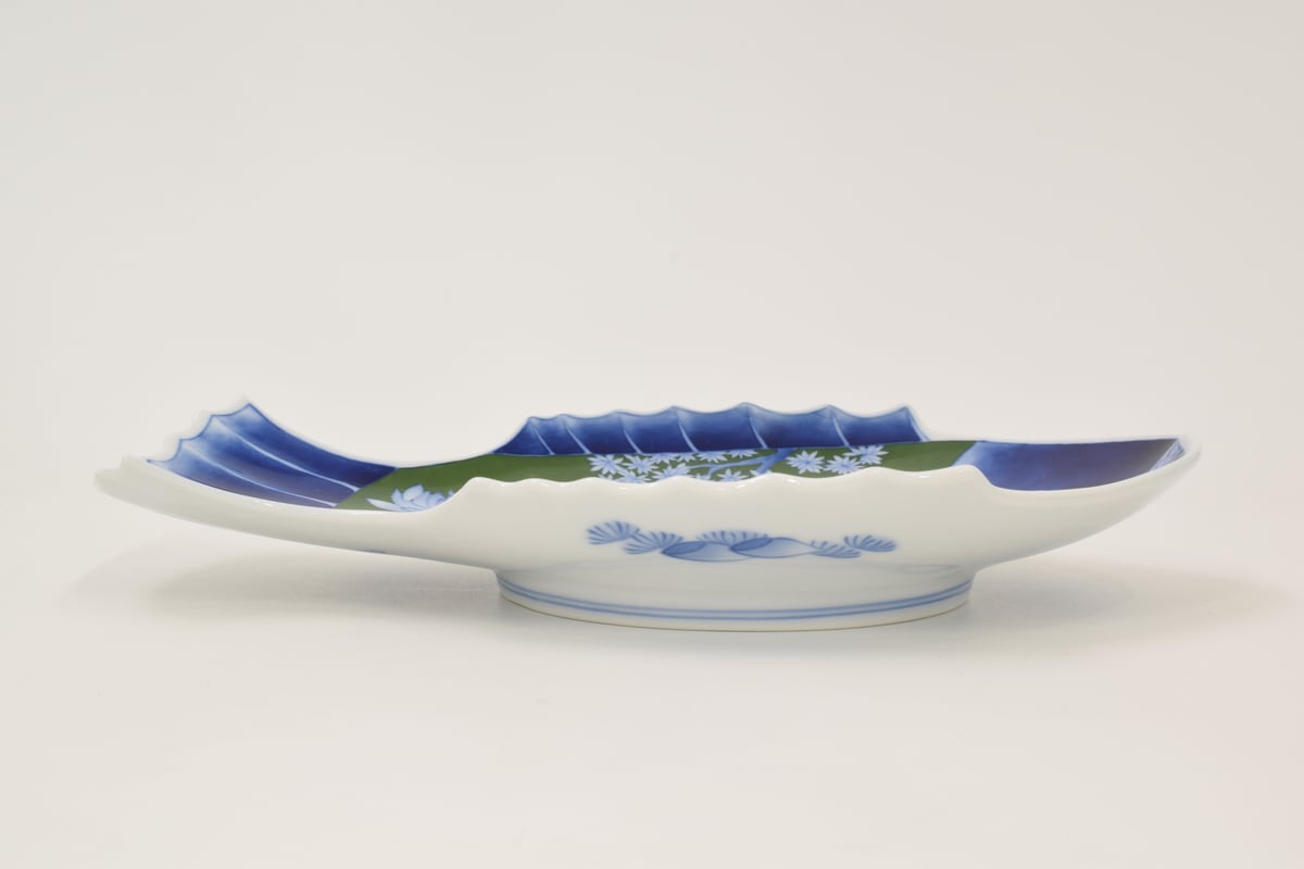 染付菊絵 魚型皿（アウトレット品） | WEB有田陶器市 ｜ 深川製磁