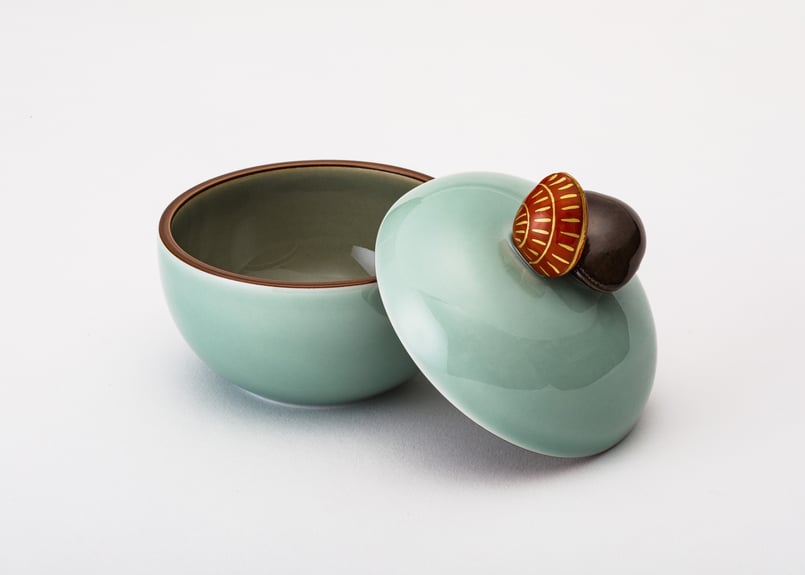 笹青磁 貝彫刻つまみ蓋物（アウトレット品） | WEB有田陶器市 ｜ 深川
