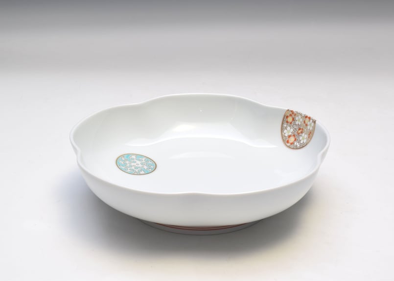 寿赤絵 梅型6号鉢(アウトレット品) | WEB有田陶器市 | 深川 寿赤絵 梅型6号鉢(アウトレット品) | WEB有田陶器市 | 深川