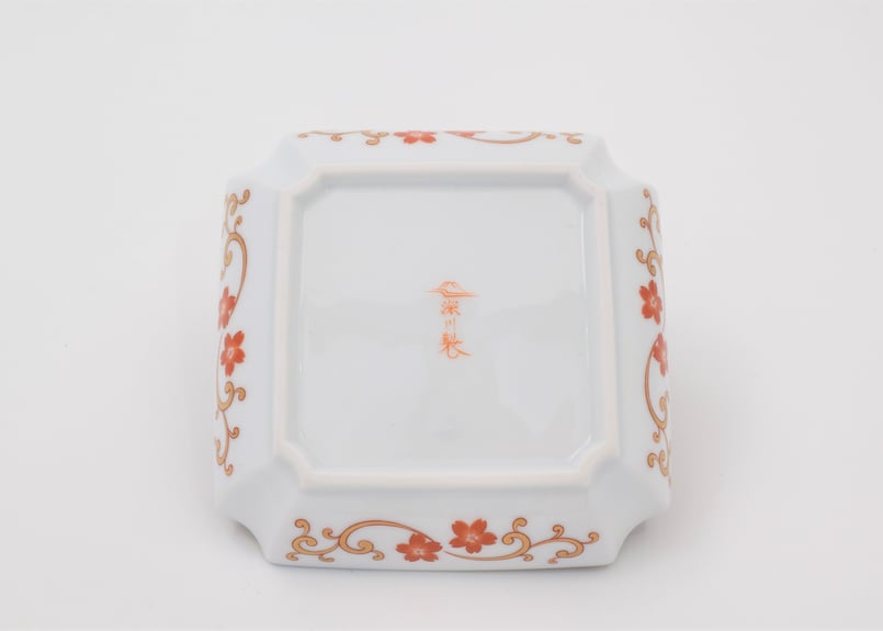 染錦金彩雲龍 角4号飾皿（アウトレット品） | WEB有田陶器市 ｜ 深川