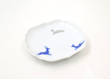 深川製磁 青い魚と松のデザインの花瓶