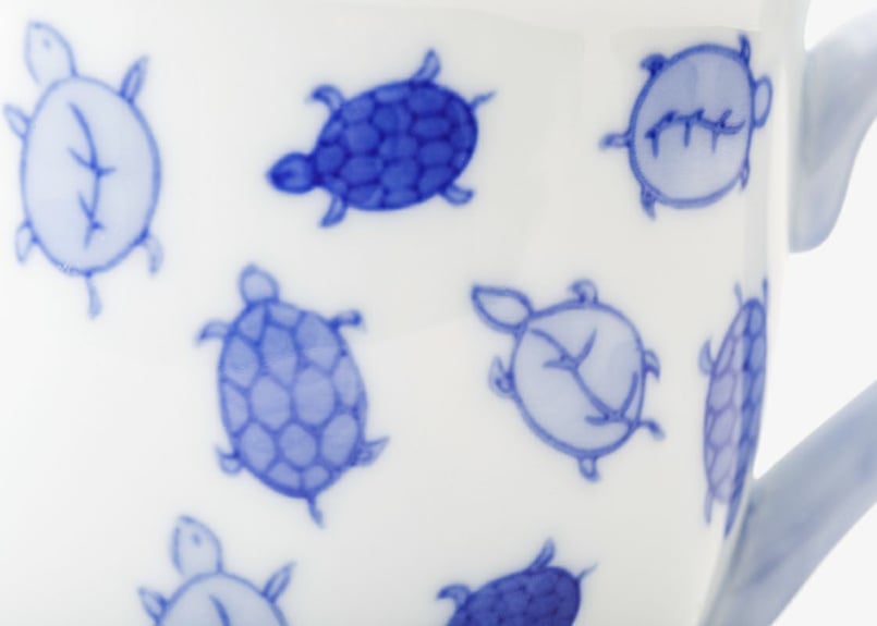 染付亀 三ツ足マグカップ（アウトレット品） | WEB有田陶器市 ｜ 深川