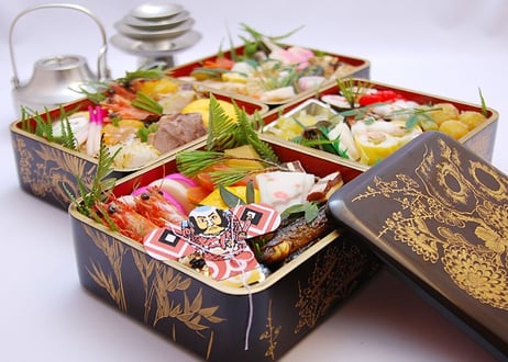 およねのおせち　梅　2段重（送料込）