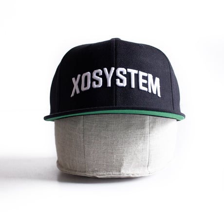 XOSYSTEM｜XO ARCH LOGO CAP