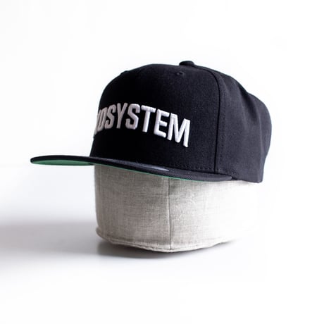 XOSYSTEM｜XO ARCH LOGO CAP