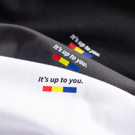 XOSYSTEM｜XO ARCH LOGO RELAX FIT TEE (with draw cord)