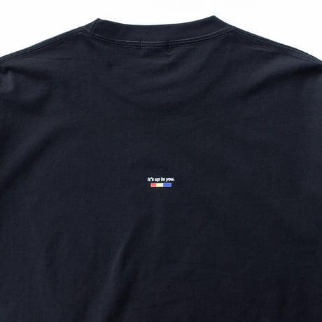 XOSYSTEM｜XO ARCH LOGO RELAX FIT TEE (with draw cord)