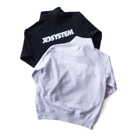 XOSYSTEM｜XO OG LOGO HALF ZIP SWEAT