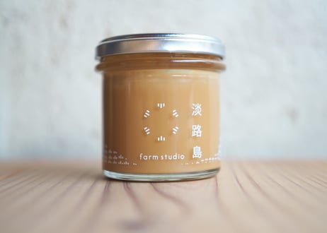 淡路島産の牛乳と塩を使った塩キャラメルのジャム